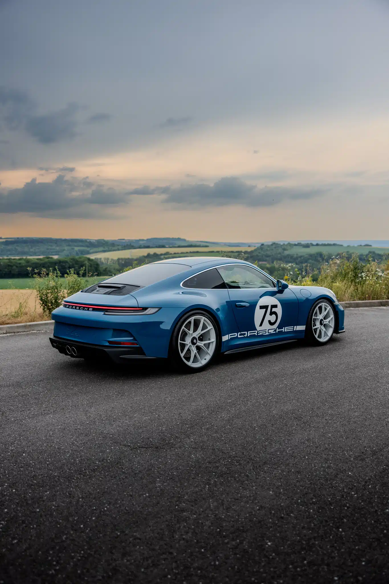 Porsche 911 GT3 Touring 3/4 Ar